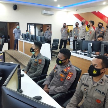 Kapolda Cek Peralatan Command Center