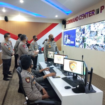 Kapolda Cek Peralatan Command Center