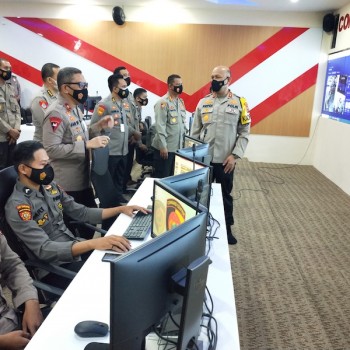 Kapolda Cek Peralatan Command Center