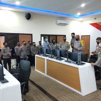 Kapolda Cek Peralatan Command Center