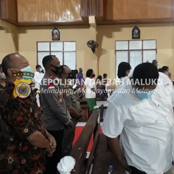 Polsek Tanut amankan Giat Penthabisan Gereja St. Yoseph Lamdesar Timur oleh Uskup Diosis Amboina