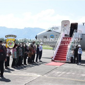 Wakil Presiden Terbang ke Papua, Diantar Kapolda Maluku di Bandara Pattimura Ambon