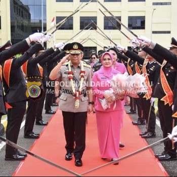 Kapolda Maluku Lepas Irjen Lotharia Latif