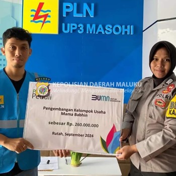 Kado HUT Polwan ke-76, PLN Maluku Salurkan Rp260 Juta Bantu UMKM Mama Bhabin di Negeri Rutah