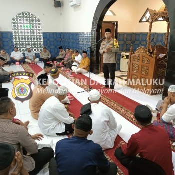 Jumat Curhat di Masjid At'Taqwa, Wakapolda: Tugas Polisi Melayani Masyarakat dengan Ikhlas