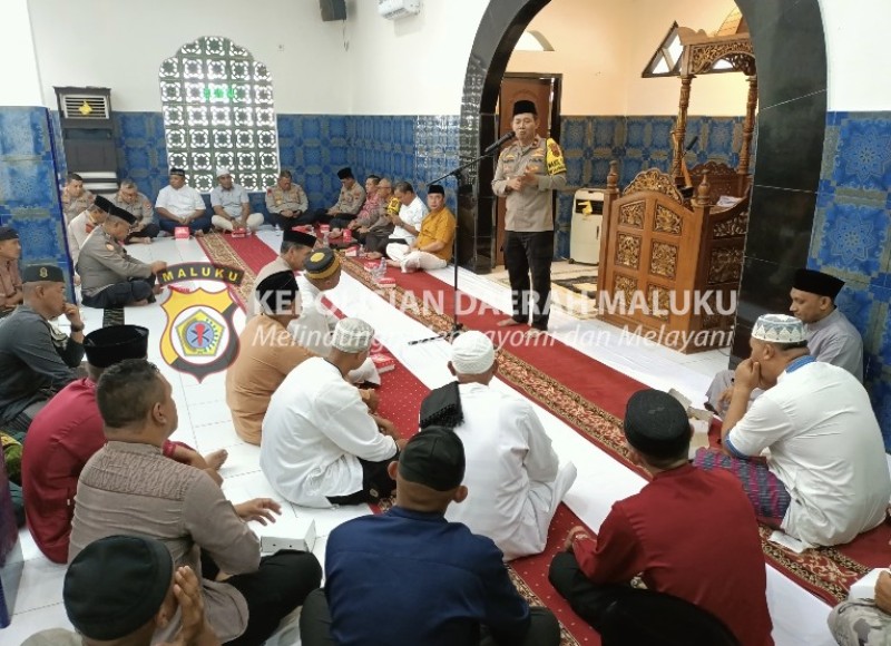 Jumat Curhat di Masjid At'Taqwa, Wakapolda: Tugas Polisi Melayani Masyarakat dengan Ikhlas