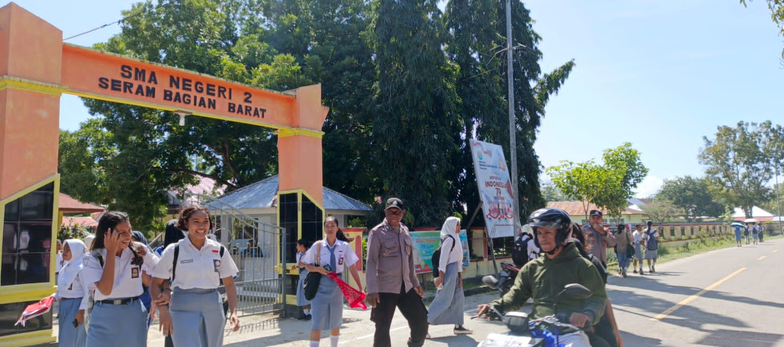 Jam Pulang Sekolah, Personil Polsek Lakukan PAM dan Gatur Lalin