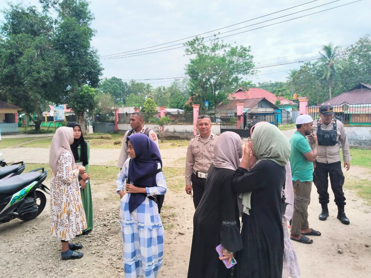 Patroli Dialogis Cipta Kondisi oleh Polsek Salahutu