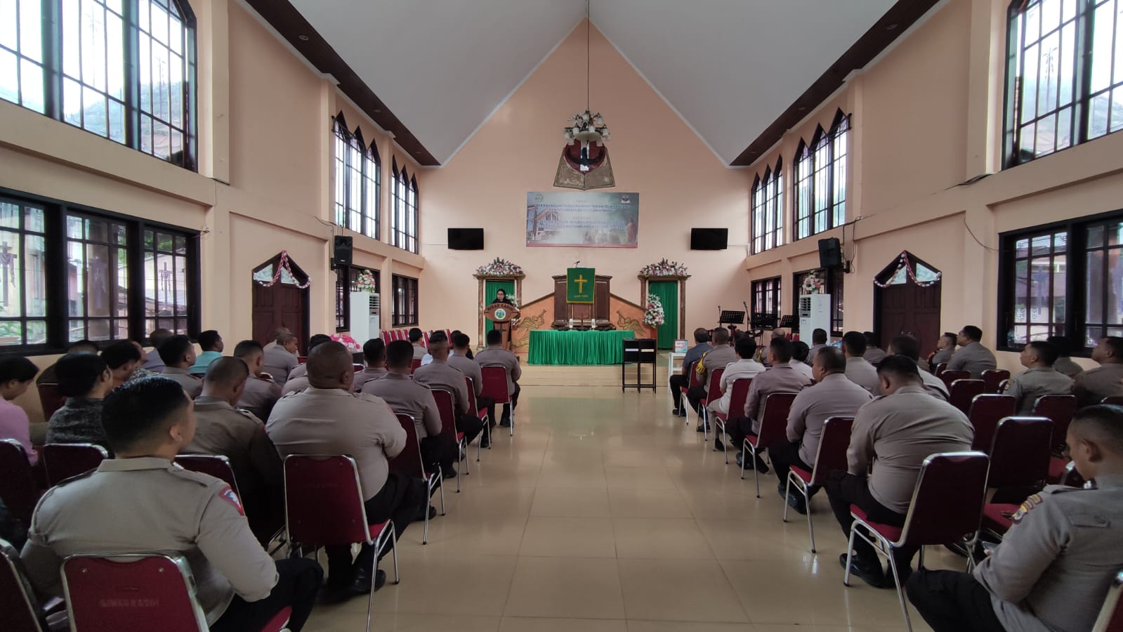 Polresta Ambon Gelar Kegiatan Binrohtal di Gereja Sinar Kasih