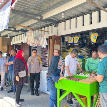 Cek ketersediaan dan stabilitas harga barang, Kapolres Kepulauan Tanimbar bersama Forkopimda sidak Pasar