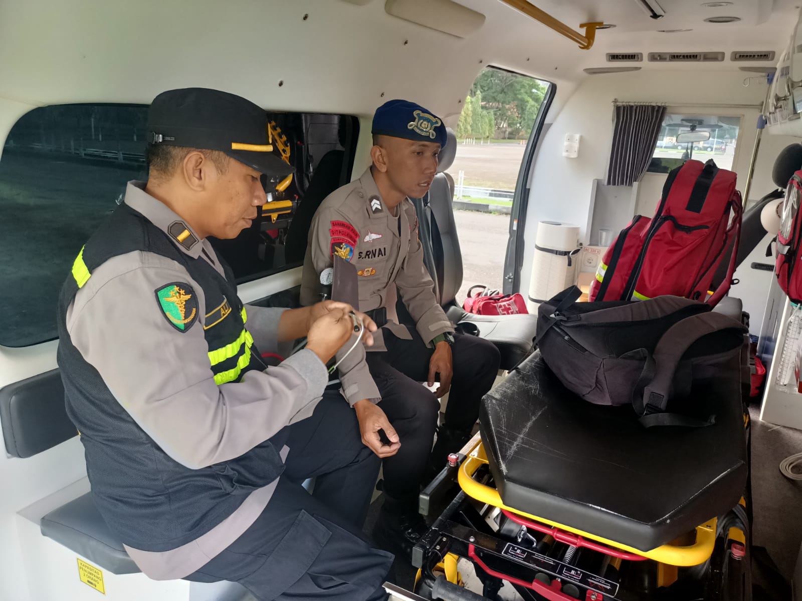 Subsatgas Dokkes Gelar Patroli dan Pemeriksaan Kesehatan di Pos Pengamanan Bawaslu dan KPU Maluku