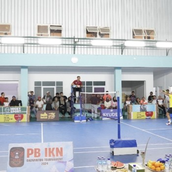 Hadiri Pembukaan Badminton Tournament 2024, Wakapolda Maluku Turut Berpartisipasi Dalam Laga Persahabatan TNI-Polri