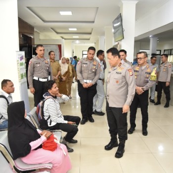 Tinjau Pelayanan di Kantor Samsat dan BPKB, Kapolda: Berikan Pelayanan Terbaik Agar Masyarakat Nyaman dan Puas