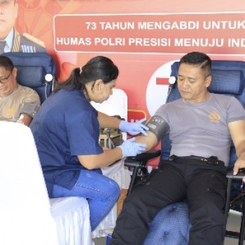 Sambut HUT Ke-73 Humas Polda Maluku Gelar Aksi Donor Darah