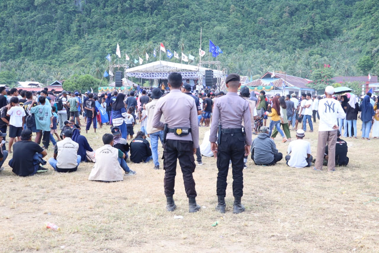 Personil Polres Buru selatan melakukan Pengamanan Kampanye Pilkada di Kabupaten Buru Selatan