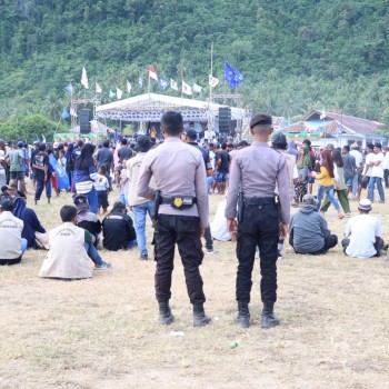 Personil Polres Buru selatan melakukan Pengamanan Kampanye Pilkada di Kabupaten Buru Selatan