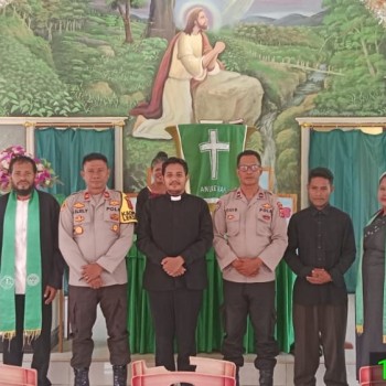 Kapolsek Leksula melaksanakan kegiatan Minggu Kasih di Gereja GMP Jemaat Waenama Olon