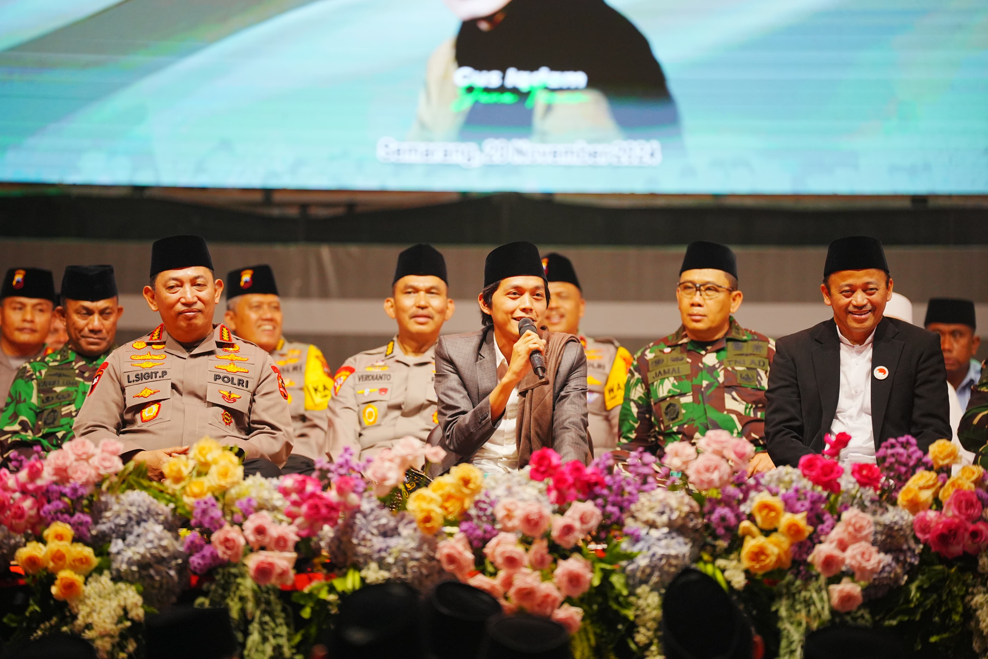 Kapolri dan Panglima TNI Hadiri Doa Lintas Agama Dalam Rangka Pilkada Serentak 2024 di Semarang