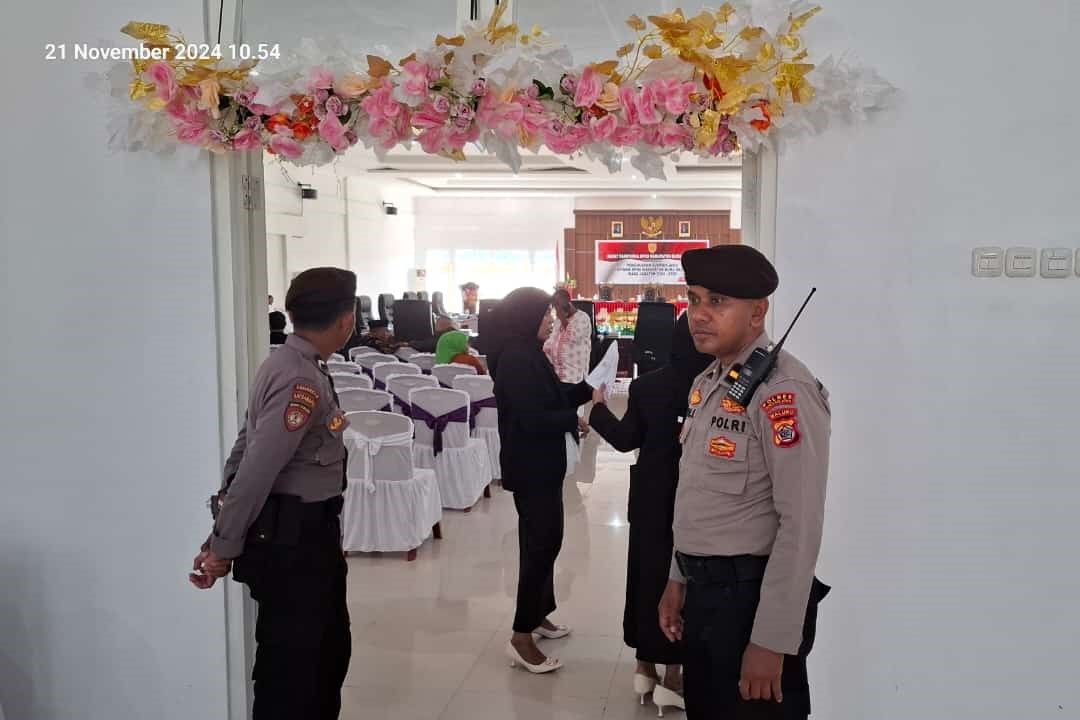 Polres Buru Selatan Amankan Rapat Paripurna Pelantikan Pimpinan DPRD Kabupaten Buru Selatan