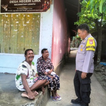 BHABINKAMTIBMAS NEGERI LIMA SAMPAIKAN HIMBAUAN KAMTIBMAS MELALUI KEGIATAN SAMBANG WARGA