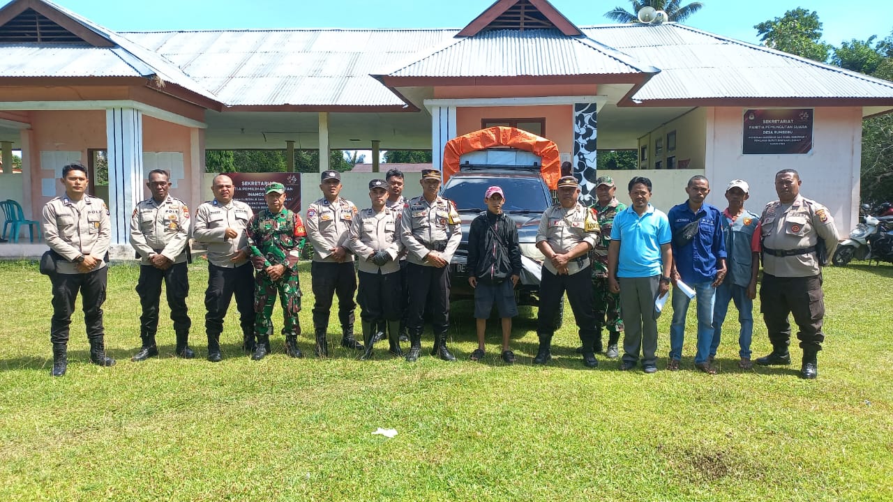 Polsek Kairatu Beri Pengamanan Distribusi Logistik Pilkada Tingkat PPK Kec.Inamosol ke PPS