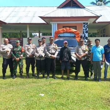 Polsek Kairatu Beri Pengamanan Distribusi Logistik Pilkada Tingkat PPK Kec.Inamosol ke PPS